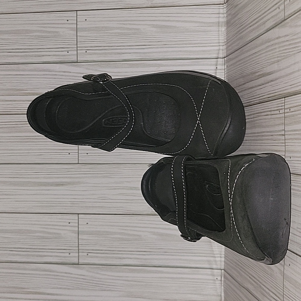 Keen size 39.5 (9) womens Mary Jane shoes